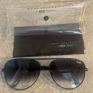 Quay Australia Desi Perkins Black Aviators!!